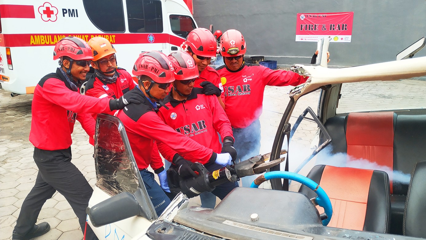 first aid accident kecelakaan diklat PMI PMR KSR relawan kuantan korps Red Cross Indonesia website