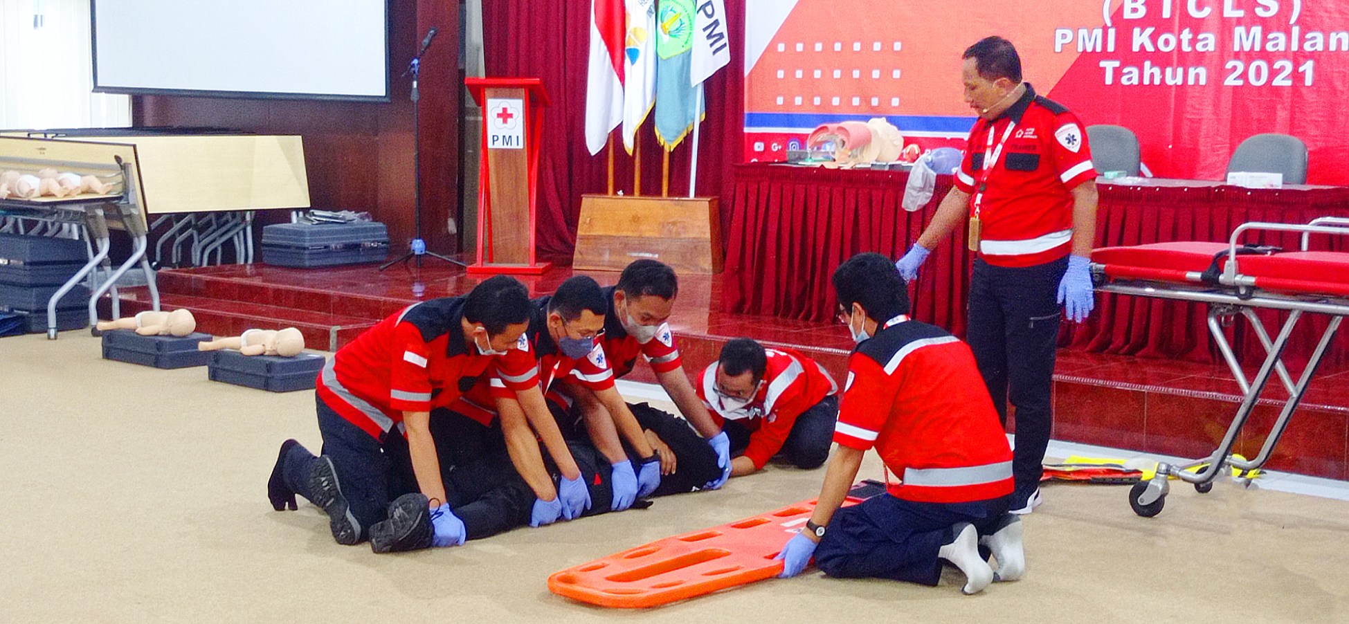 first aid diklat PMI PMR KSR relawan kuantan korps Red Cross Indonesia website