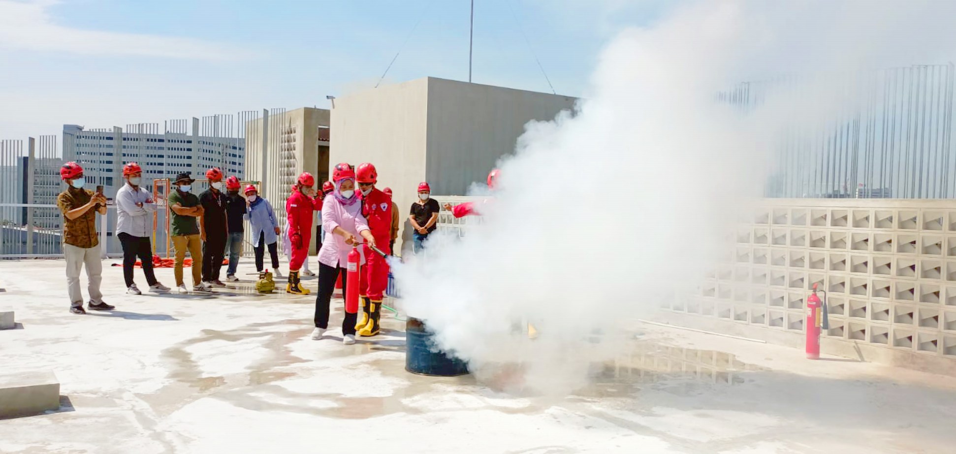 first aid fire training pelatihan kebakaran diklat PMI PMR KSR relawan kuantan korps Red Cross Indonesia website